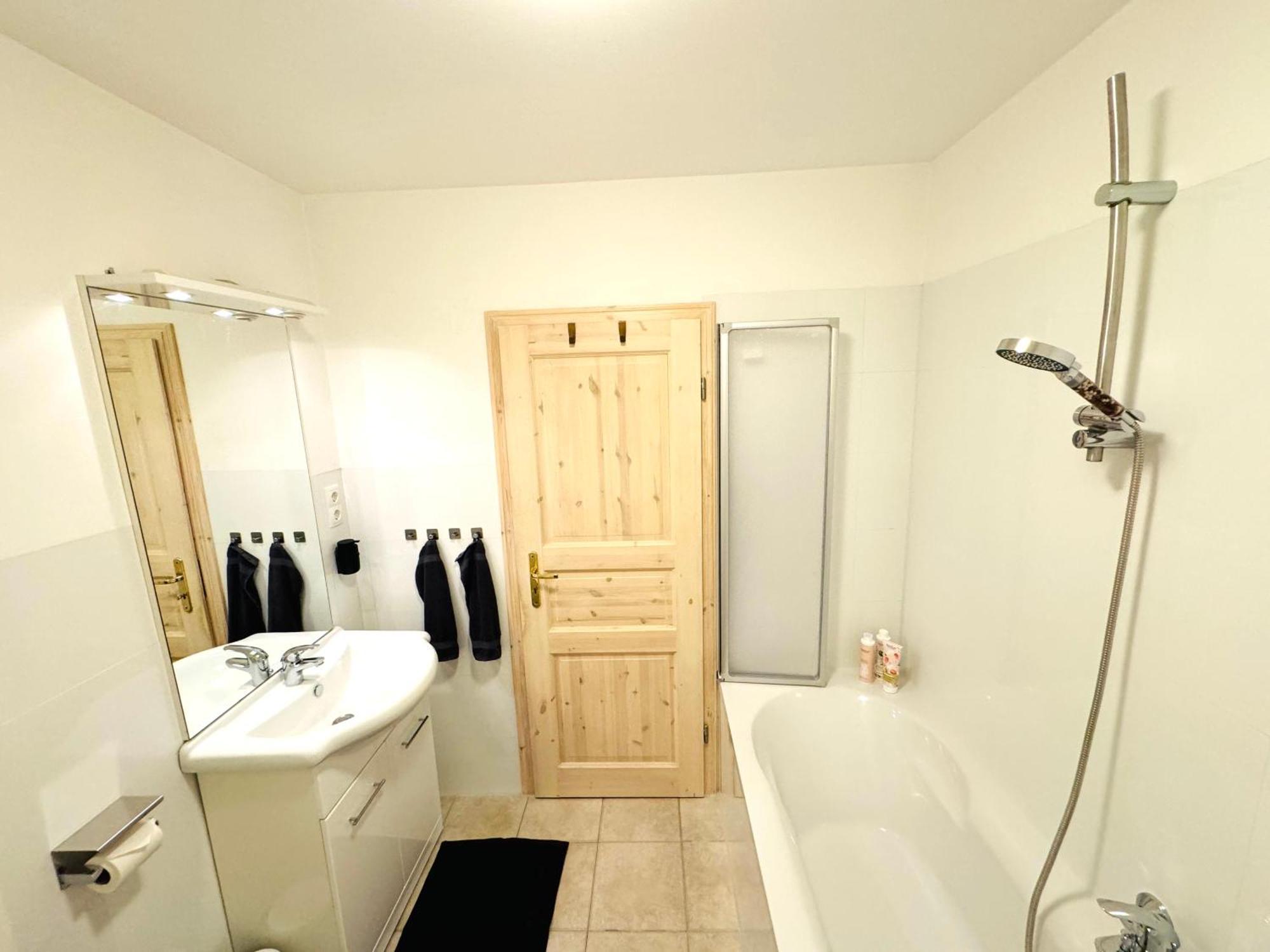 Superhosts Zentrum - Parkplatz - Badewanne - Netflix - Kaffee BRE Eksteriør billede
